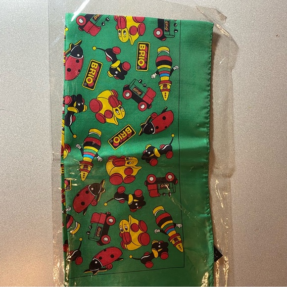 BRIO NWOT Silk Scarf 31" square - Picture 3 of 4